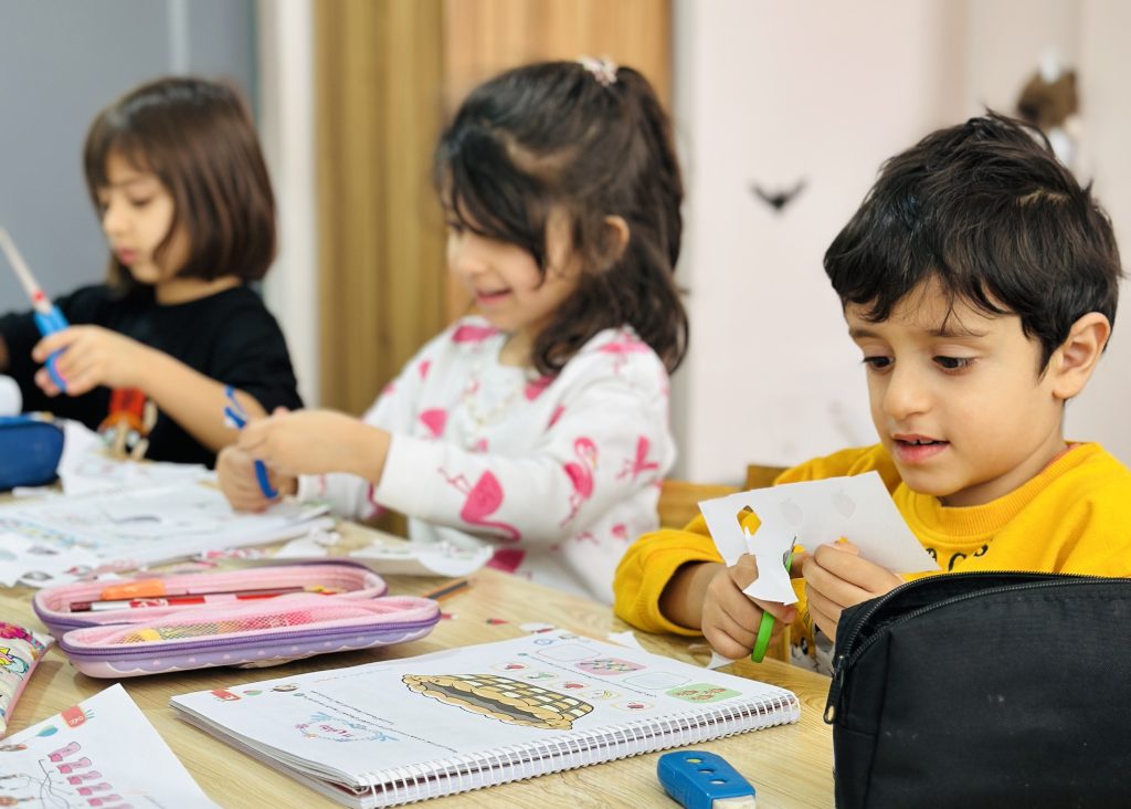 کلاس آنلاین اول ابتدایی مدرسه زندگی